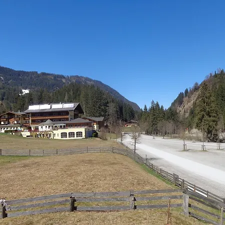 Holiday-Appartements Flachau Exterior photo